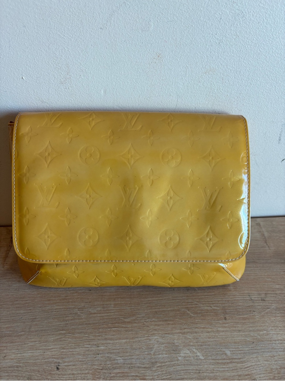 Authentic Louis Vuitton vernis clutch